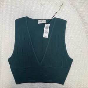 Aritzia V Neck Sculpt Knit Crop Top